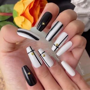 Brand New 24pcs Luxurious Black & White French Lines Press-on Nails Set